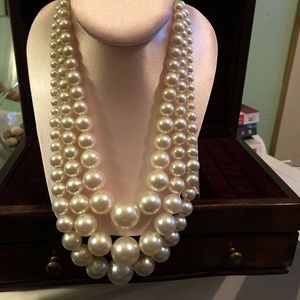 Vintage Tammy Jewelry 3 strand faux pearls.